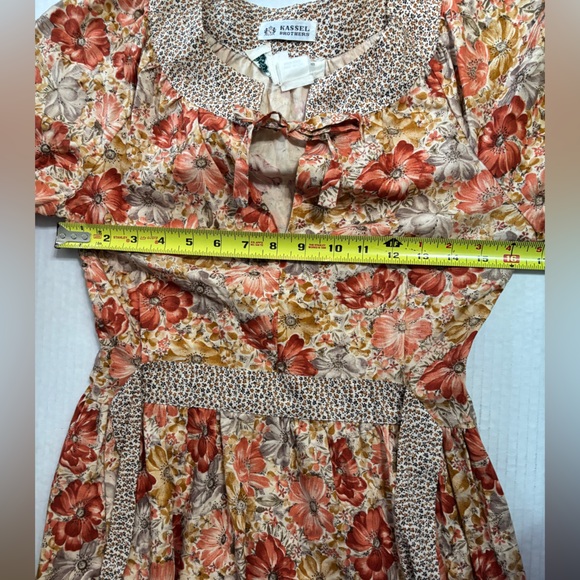 1970s BELLE FRANCE Floral Prairie Peasant Ruffle Dress
Jane Schaffhausen Size 10 - Picture 8 of 12